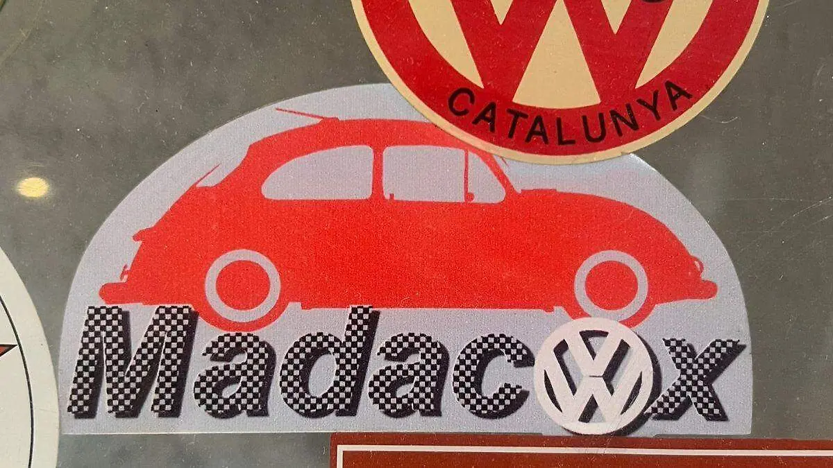 Calcomanía-vocho-madagascar