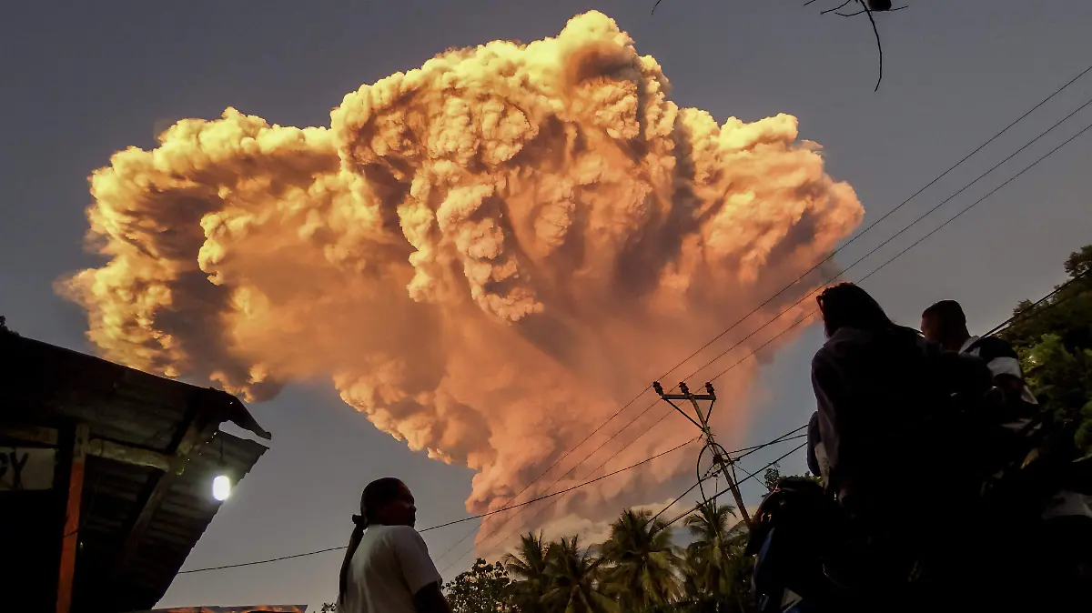 AFP__20250617__62NQ9XG__v2__HighRes__IndonesiaVolcano