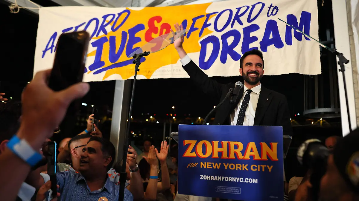 AFP__20250626__2221991646__v3__HighRes__MayoralCandidateForNewYorkZohranMamdaniHolds