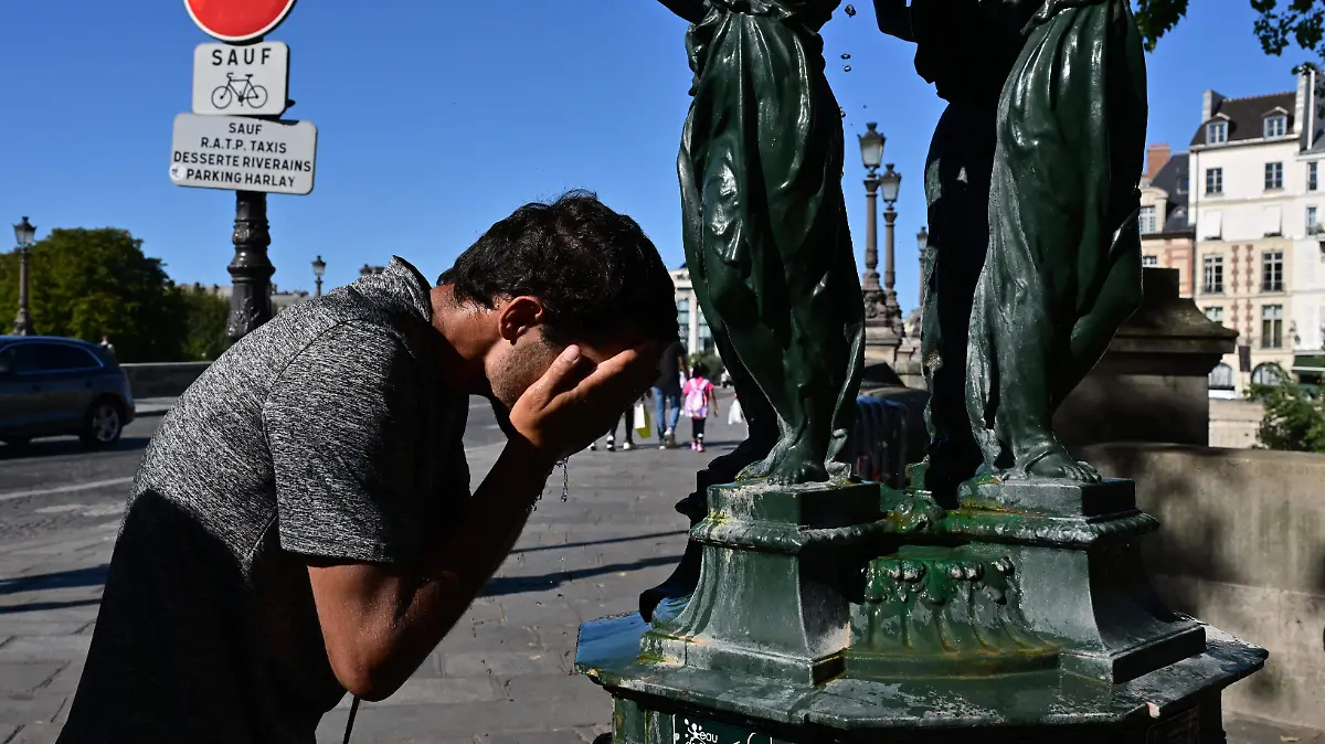 AFP__20250630__64BL29G__v1__HighRes__FranceWeatherHeatwave