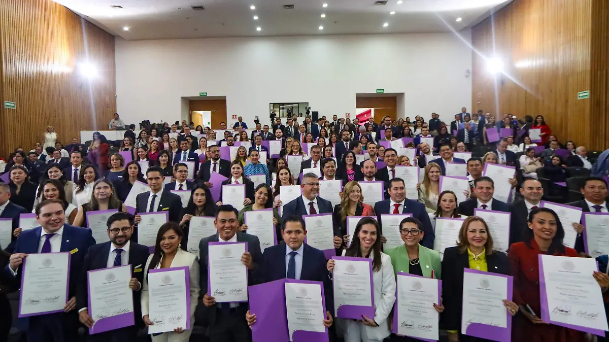 ENTREGA DE CONSTACIAS A MAGISTRADOS Y JUECES  EN EL INE-25