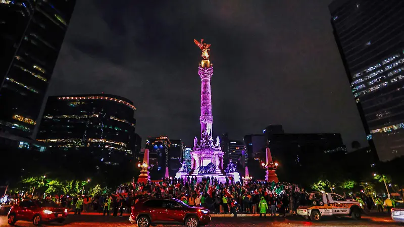 Operativo policial tras el festejo del triunfo de México en la Copa Oro en el Ángel de la Independencia.