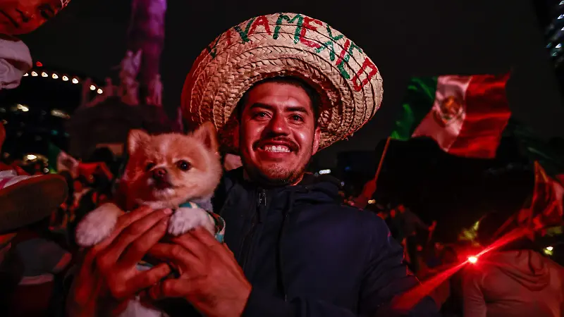 Festejo del triunfo de México en la Copa Oro en el Ángel de la Independencia