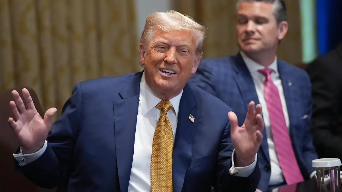 AFP__20250708__2224134317__v2__HighRes__PresidentTrumpMeetsWithHisCabinetAtTheWhiteH