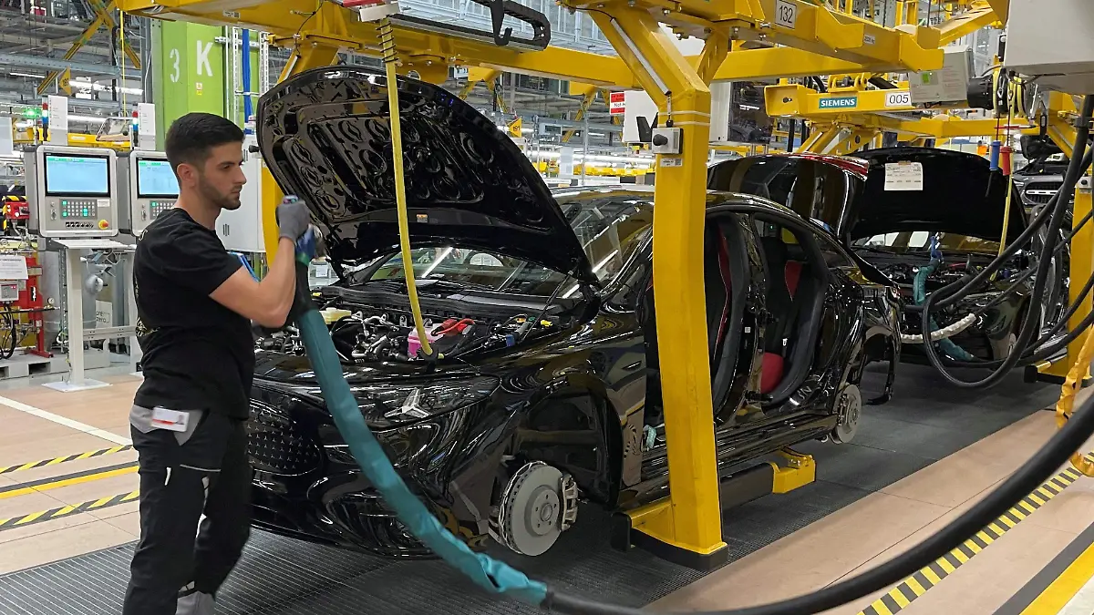 2025-07-09T184436Z_1000964860_RC2LVEAKSGFM_RTRMADP_3_USA-TRUMP-EUROPE-TARIFFS-AUTOS
