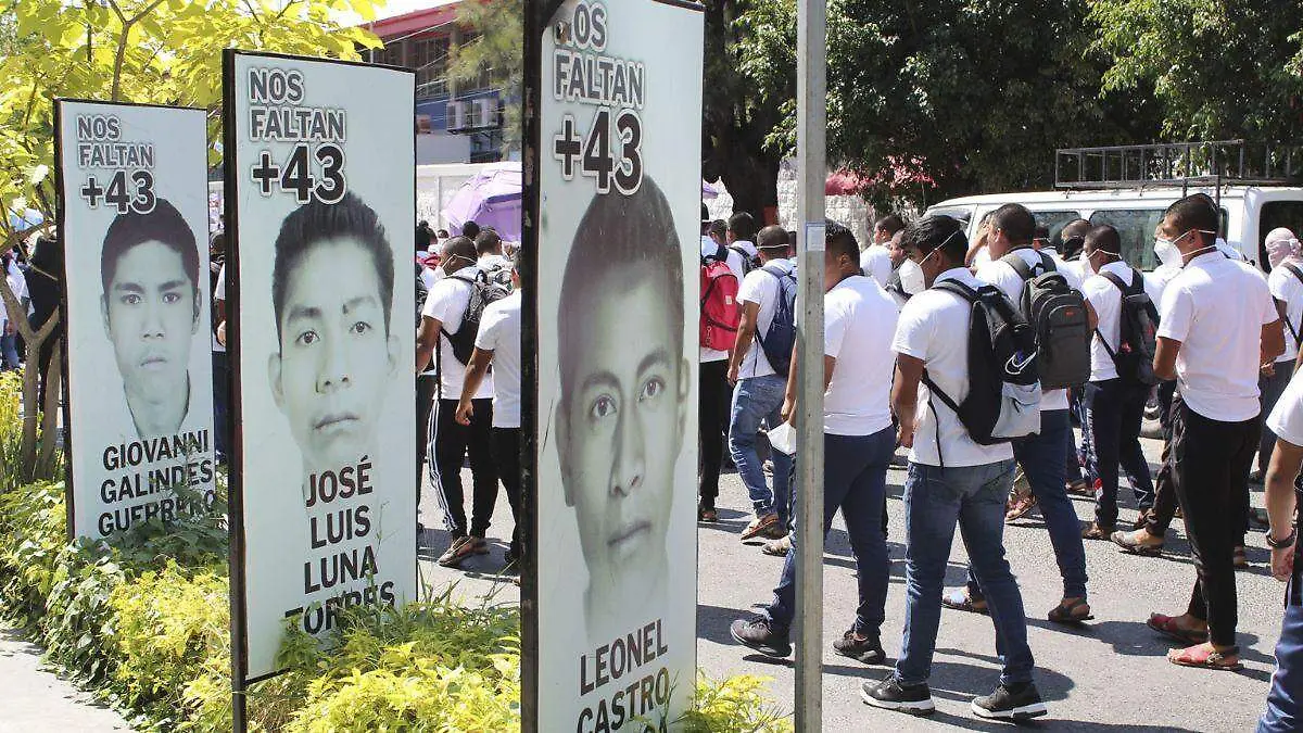 Normalistas Ayotzinapa_marcha (1)