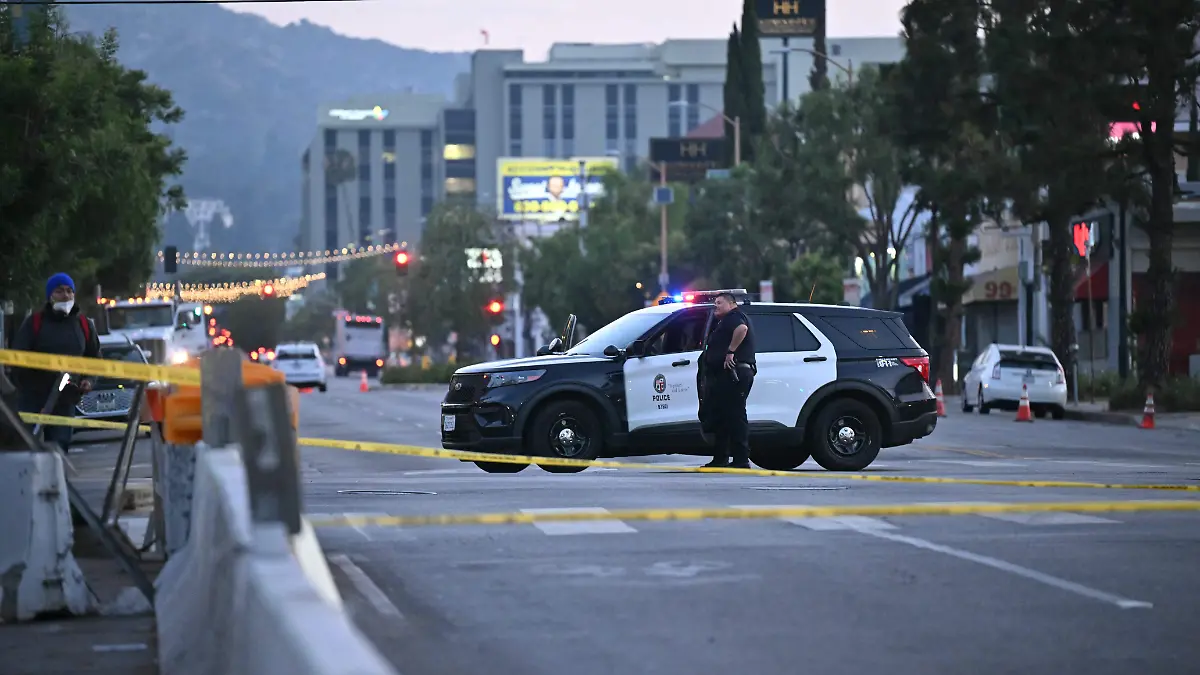 AFP__20250719__679V8VF__v1__HighRes__CarRamsLosAngelesCrowdInjuringAtLeast20FireDepa