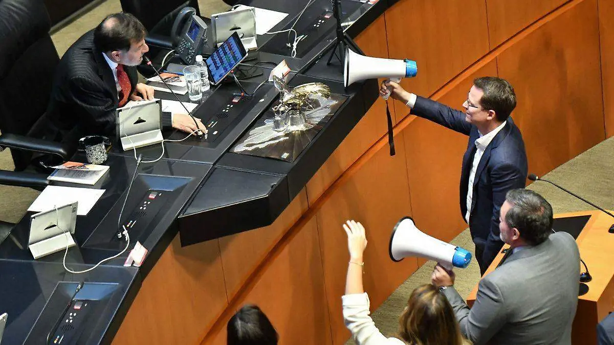 Noroña pelea con Ricardo Anaya