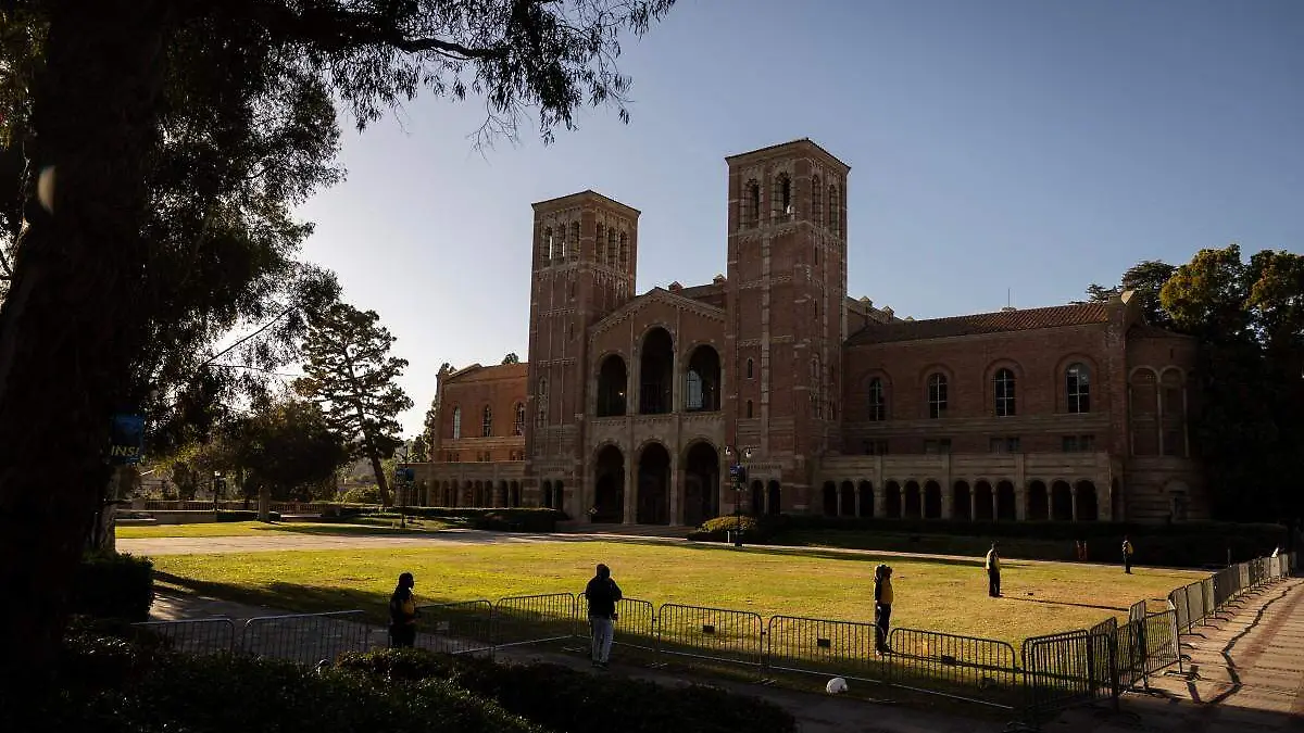 AFP__20250809__696H4CT__v1__MidRes__TrumpDemands1bnFromUniversityOfCaliforniaOverUcl