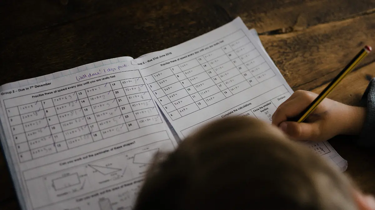 Desvelarte para estudiar altera tu apetito