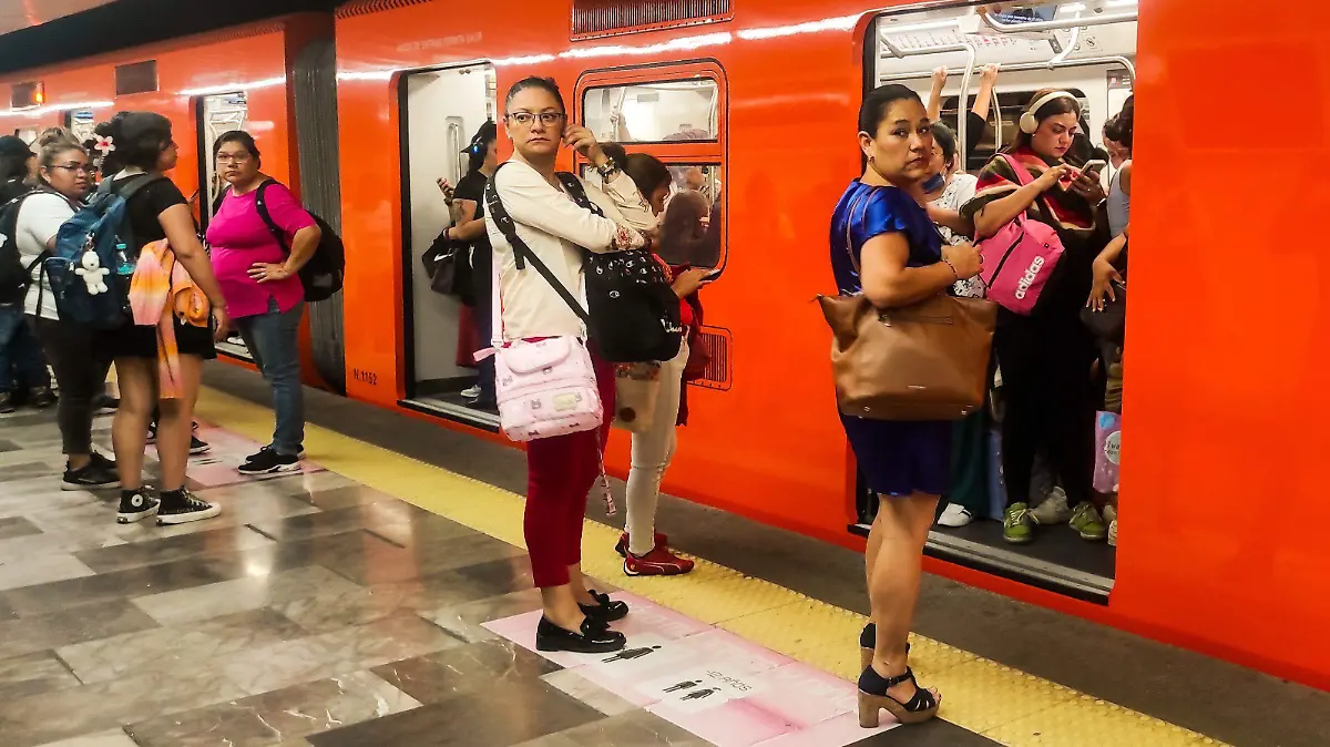 1030868_Retrazos en el Metro Pino Suárez CDMX_impreso