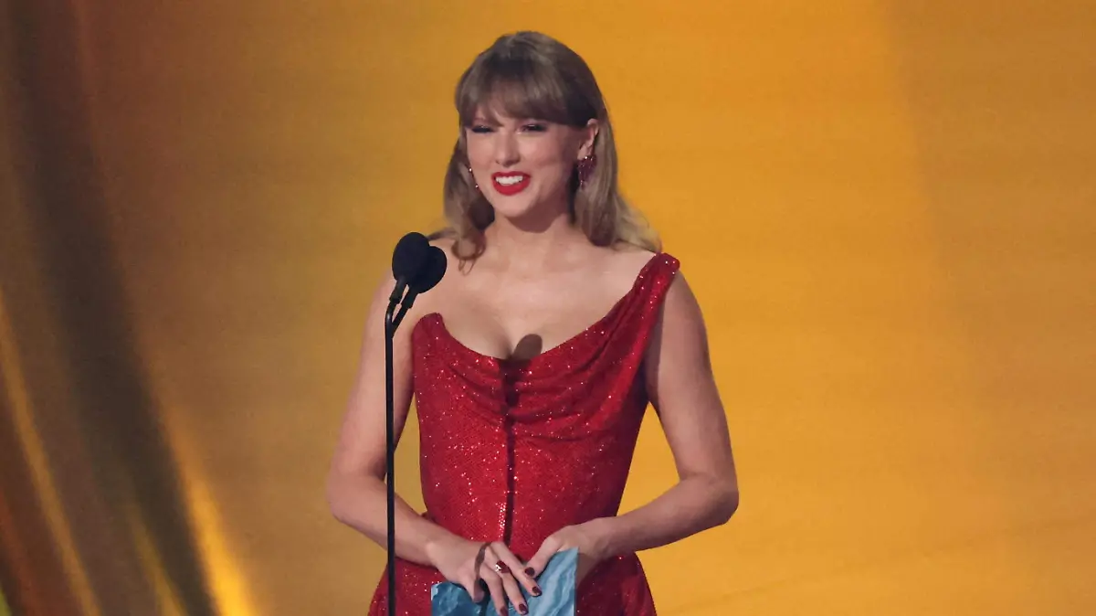 2025-08-14T012327Z_691668902_RC2QMCAIO56T_RTRMADP_3_MUSIC-TAYLOR-SWIFT