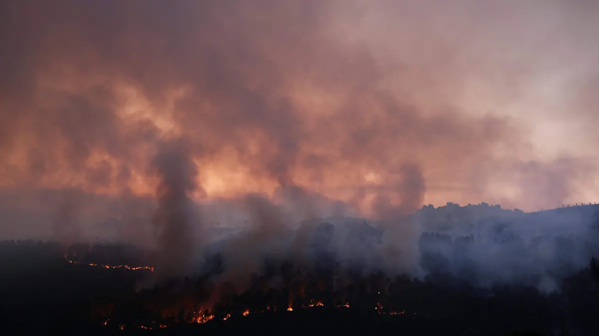 2025-08-16T092622Z_69243143_RC258GA88B90_RTRMADP_3_EUROPE-WEATHER-SPAIN-WILDFIRE