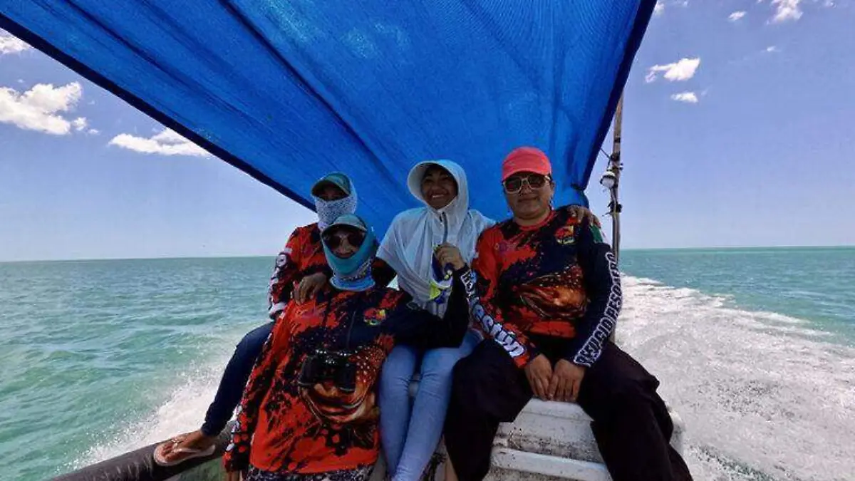 Una parte del equipo de mujeres de Celestún, pieza clave en la vigilancia costera Foto- cortesía Natalia Gutiérrez