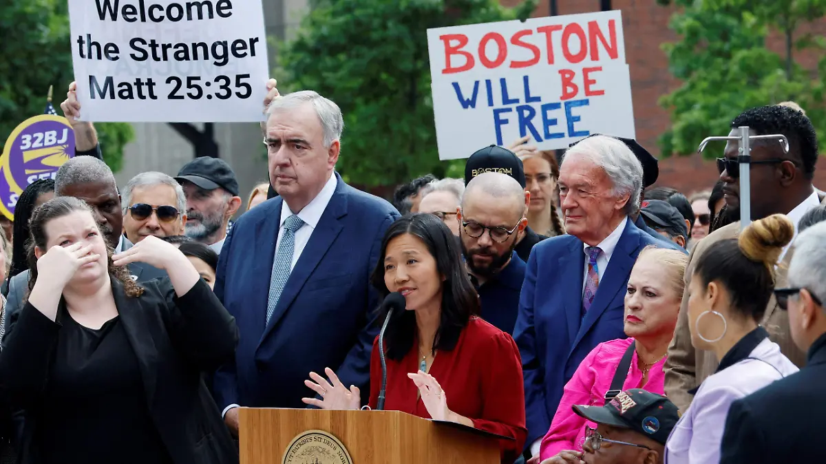 2025-08-19T162639Z_20570592_RC2DAGAFDV92_RTRMADP_3_USA-TRUMP-BOSTON