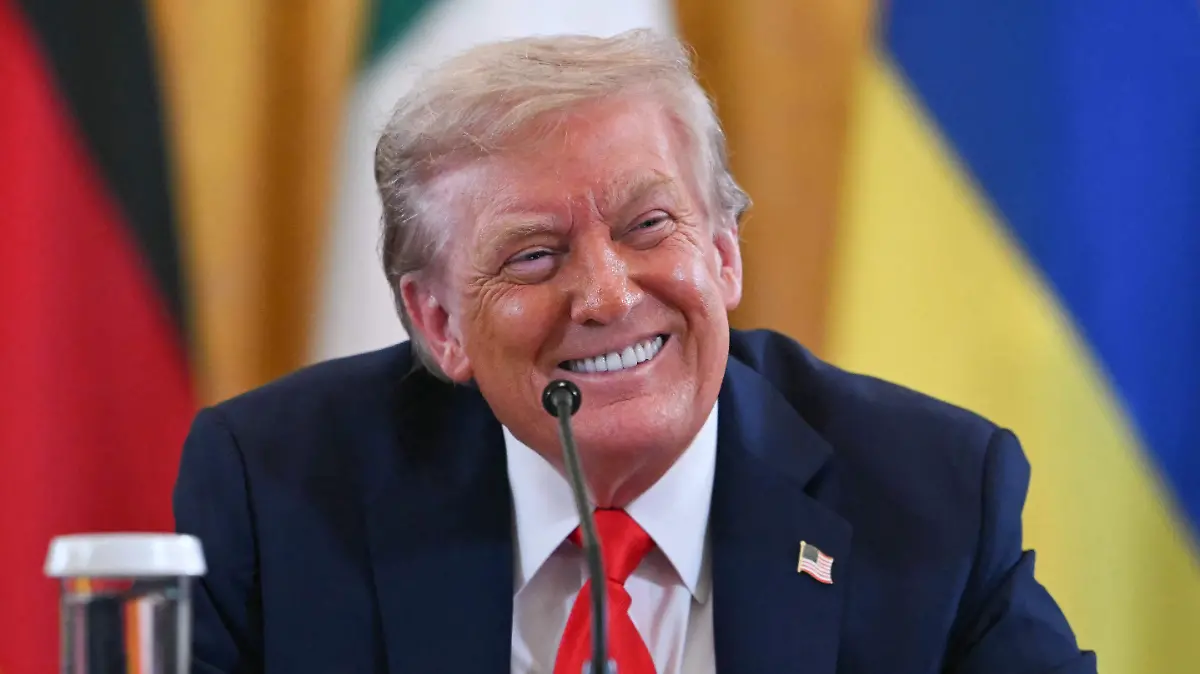 AFP__20250818__69VA8CQ__v1__HighRes__TrumpMeetsZelenskyAndEuropeanLeadersInWashingto