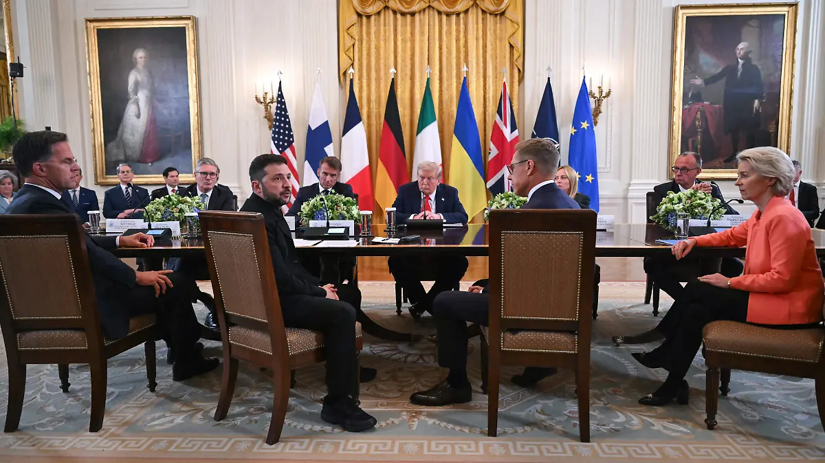 AFP__20250818__69V92EF__v1__HighRes__TrumpMeetsZelenskyAndEuropeanLeadersInWashingto