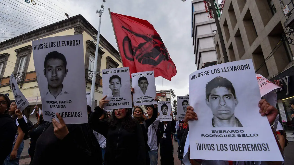 999761_Estudiantes recuerdan matanza Tlatelolco_web