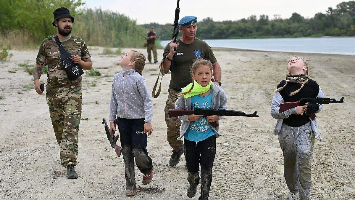 Niños rusos_campamento militar