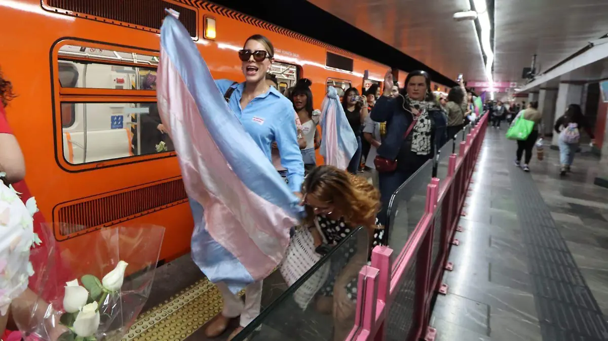 6 MUJERES TRANS PIDEN ESPACIO EN TRANSPORTE PUBLICO (2)