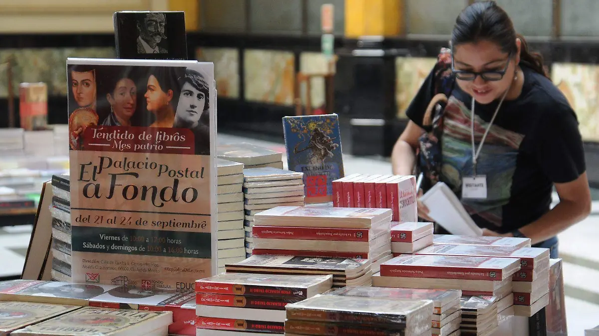 948309_Tendido de Libros FCE Palacio Postal_web