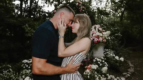 Your English teacher and your gym teacher are getting married 🧨 (2)