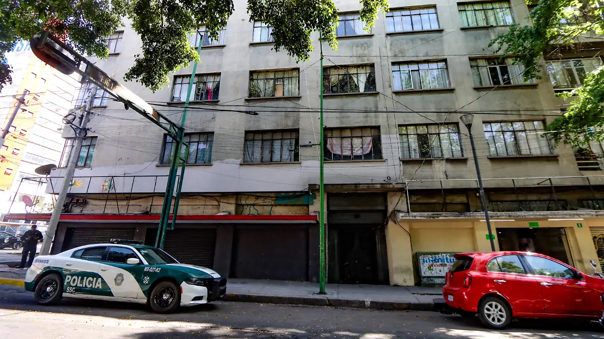 EDIFICIO-186-CALLE-CARLOS-J-MENESES-INTENTO-DE-DESALOJO-romina solis -01