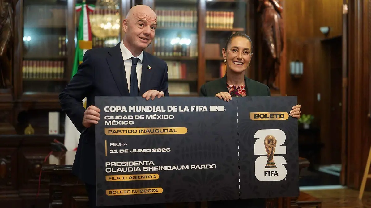 1045289_Sheinbaum y Gianni Infantino_web