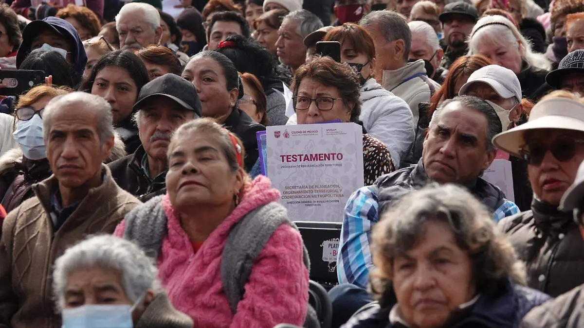 1011440_Clara Brugada entrega Escrituras y Testamentos_impreso