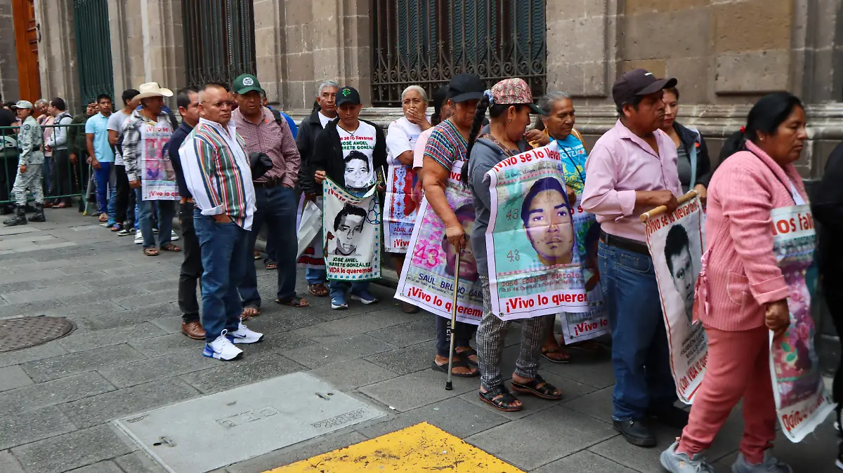 Familiares y Padres de los 43 desaparecidos  de Ayotzinapa se reúnen con la presidenta, Claudia Sheinbaum en Palacio Nacional-02