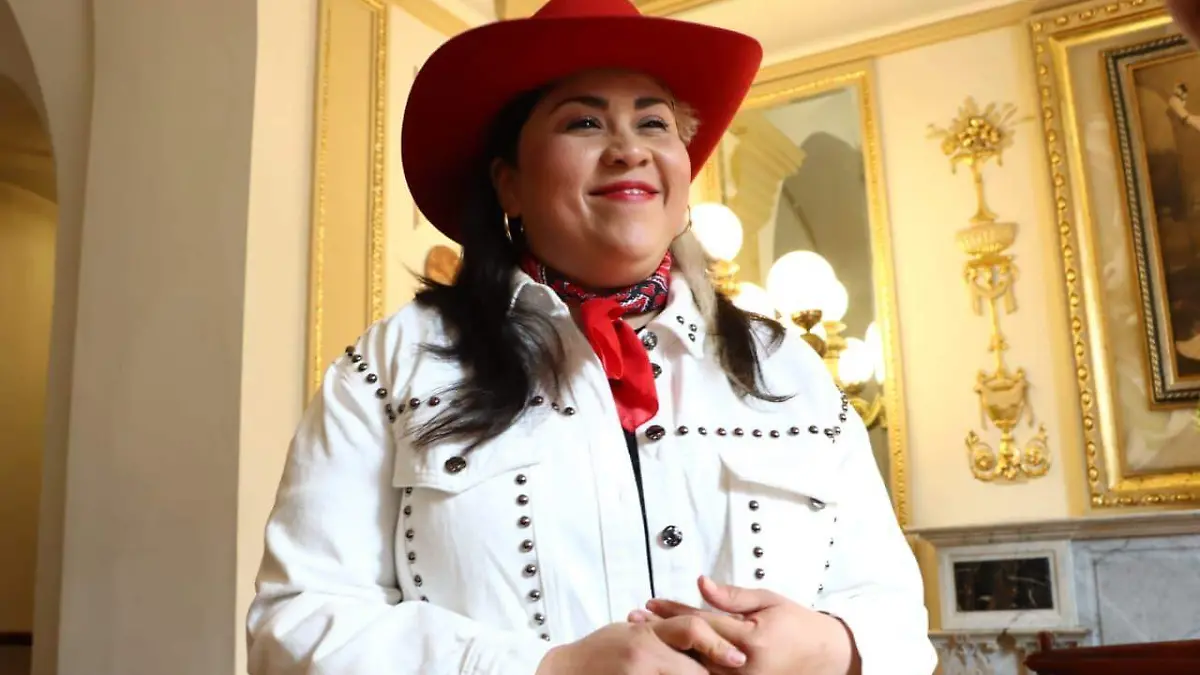 VIIVR QUINTANAR-laura lovera