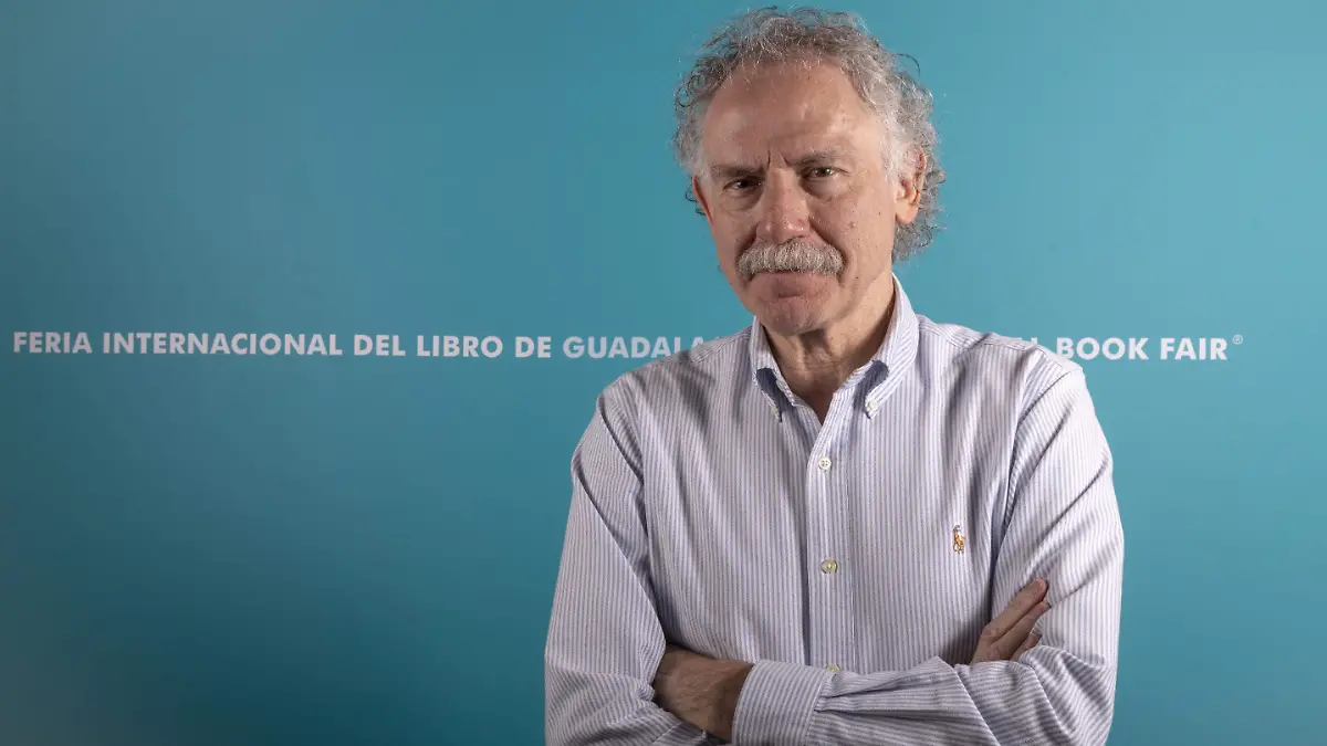 COLUMNA DISCO DURO ARNOLDO KARUS cortesia universidad de gadalajara