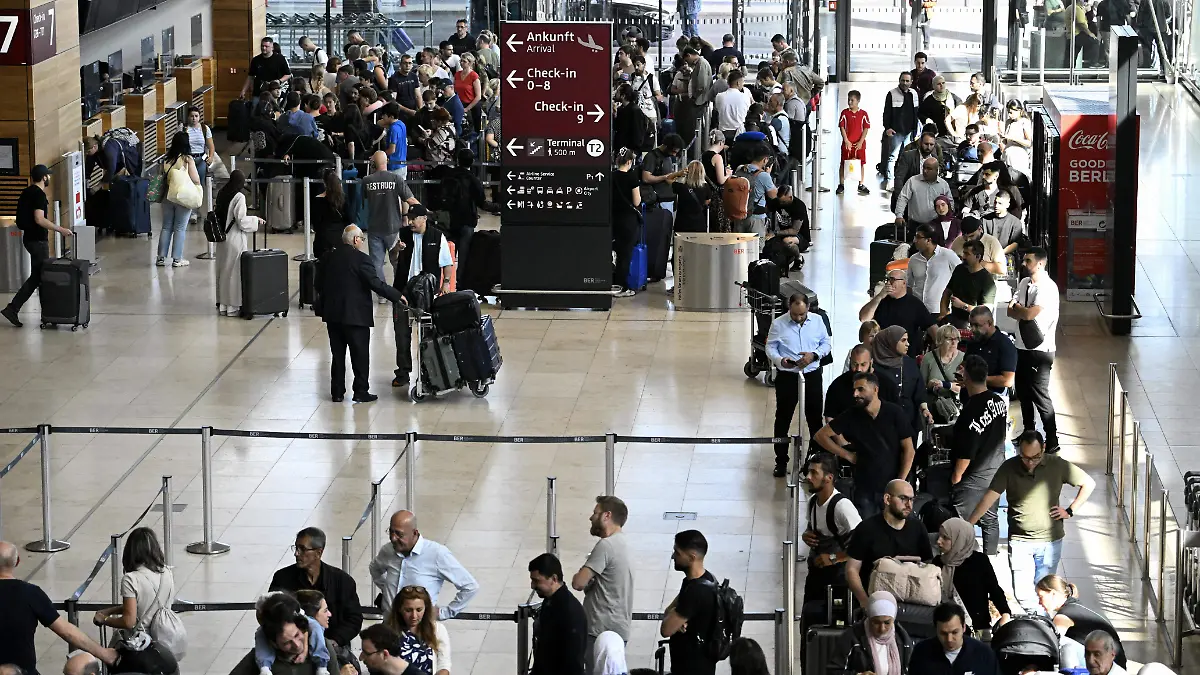 AFP__20250920__768B2FG__v1__HighRes__EuropeanAirportsHitByCyberRelatedDisruption