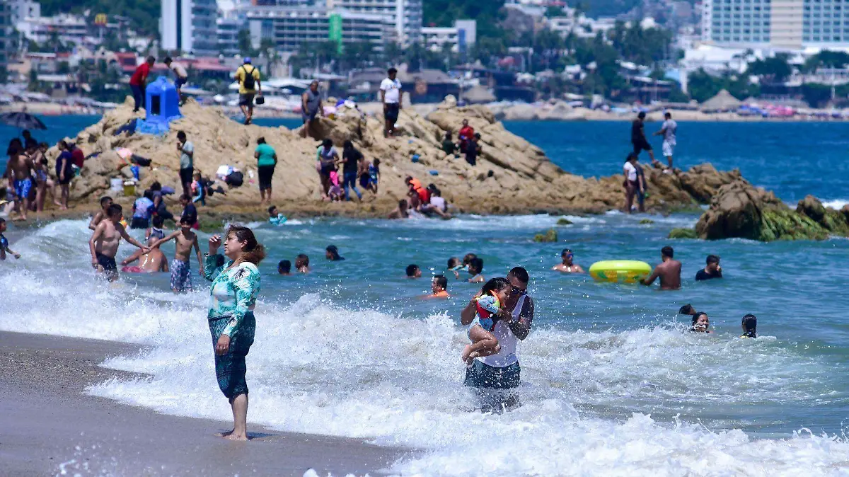 1041371_Vacacionistas Puerto Acapulco_web