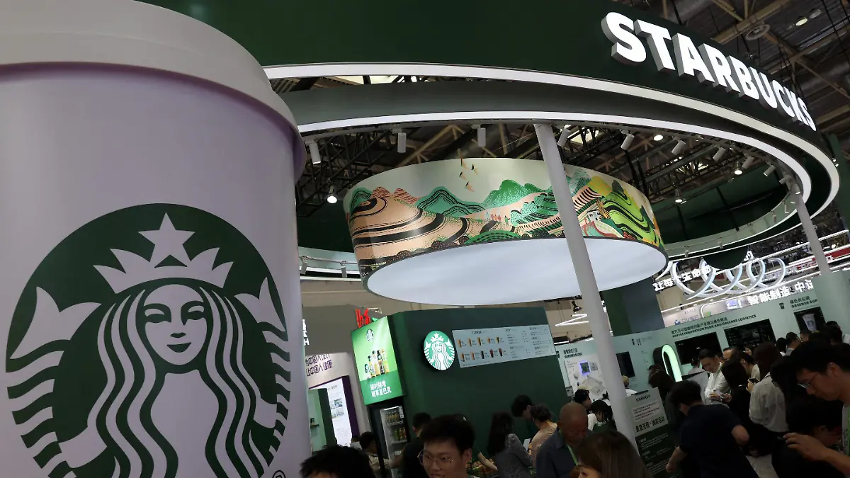 2025-09-05T015721Z_374676965_RC2HNFAV5IBB_RTRMADP_3_STARBUCKS-CHINA