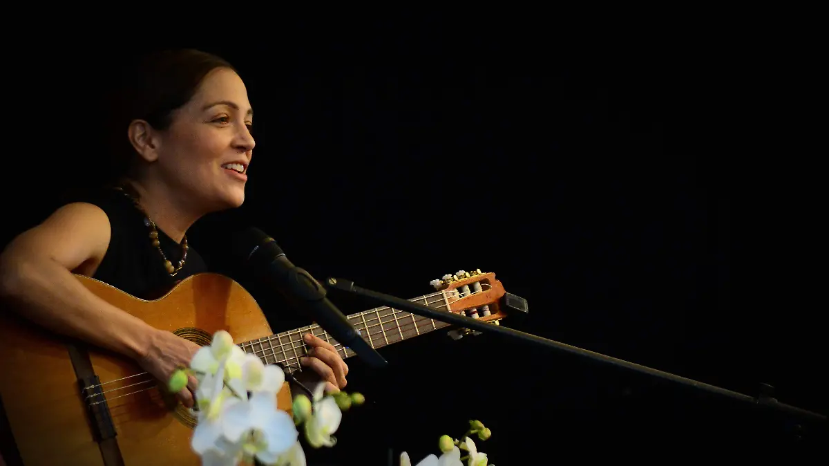 928456_Natalia Lafourcade Presentación Libro_impreso