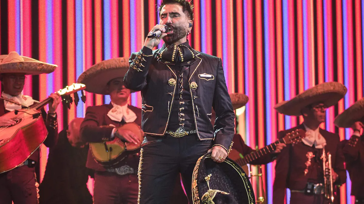 ALEJANDROFERNANDEZ-FOTOLILIANAESTRADA 1