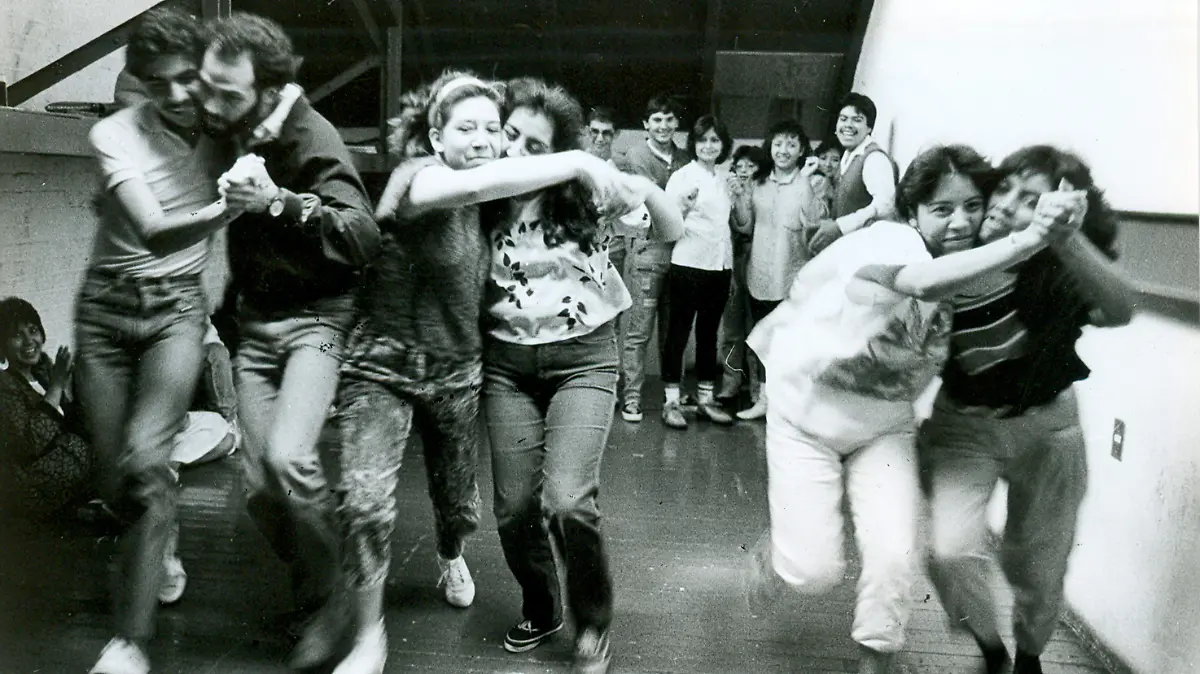 02 int GRANDE_Autoría no identificada, [Registro fotográfico de evento en el Museo Universitario del Chopo [1993, Fotografía, 11.5 x 16.5 cm Fondo Museo Universitario del Chopo