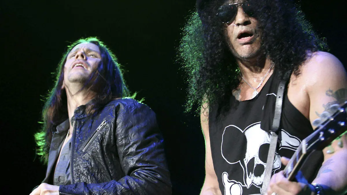 384249_Slash Myles Kennedy_web
