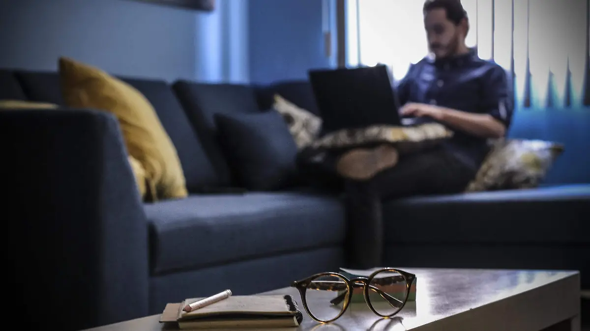 Computadoras-Oficinistas-Trabajadores-Tecnologia-35