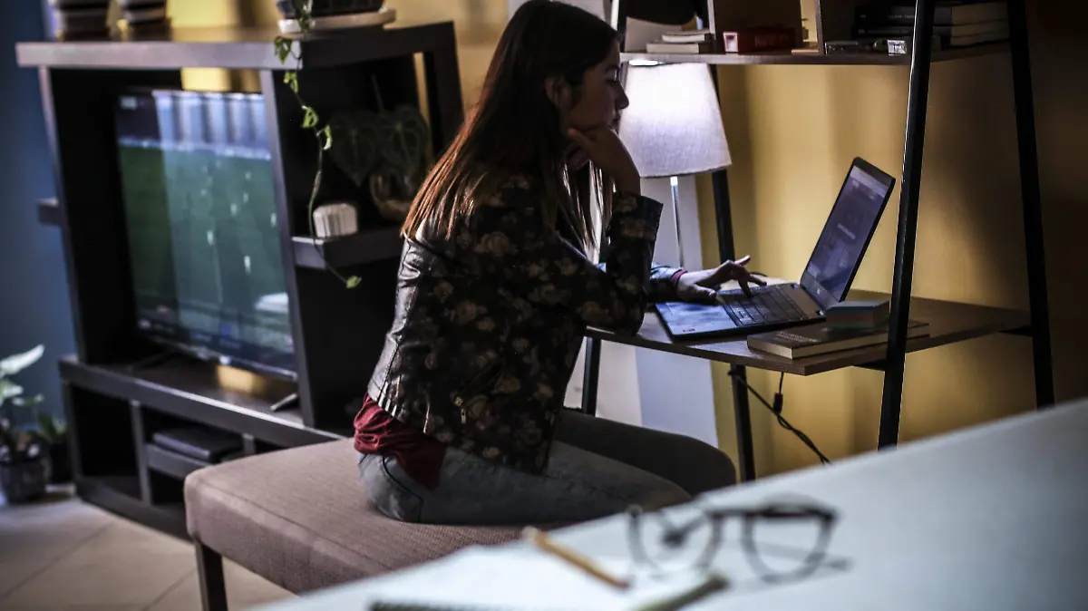 Computadoras-Oficinistas-Trabajadores-Tecnologia-38