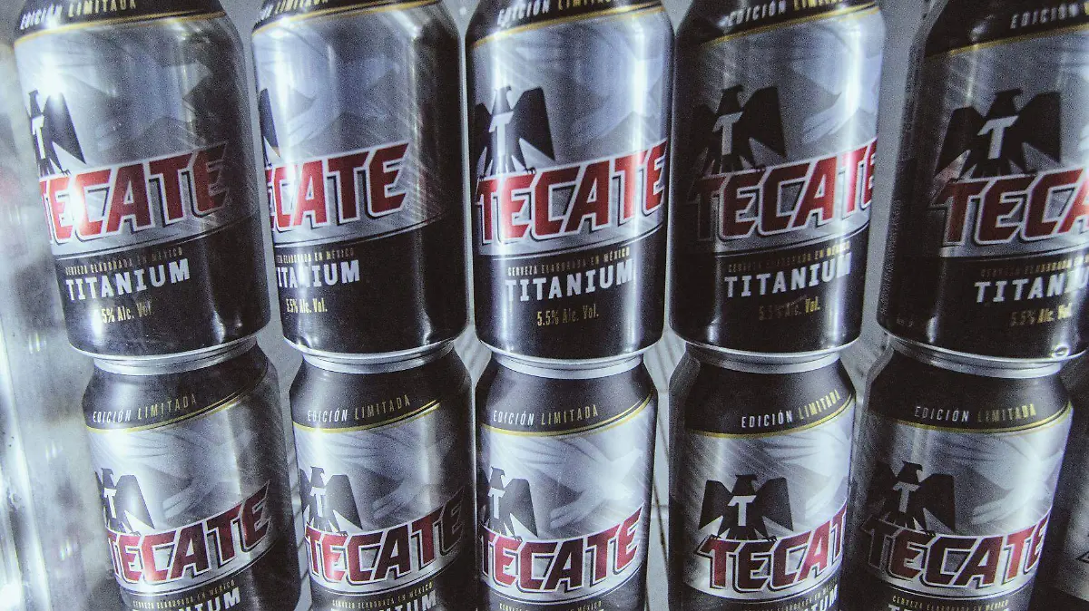 El regreso de Tecate Titanium responde a años de peticiones en redes sociales, donde miles de fanáticos exigieron su vuelta a los refrigeradores.
