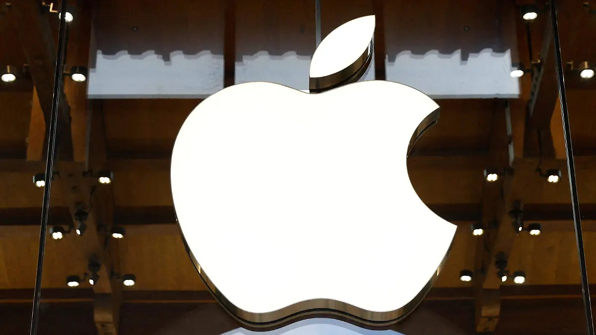 2025-09-25T034301Z_1897554746_RC2P3EA891O7_RTRMADP_3_EU-TECH-APPLE