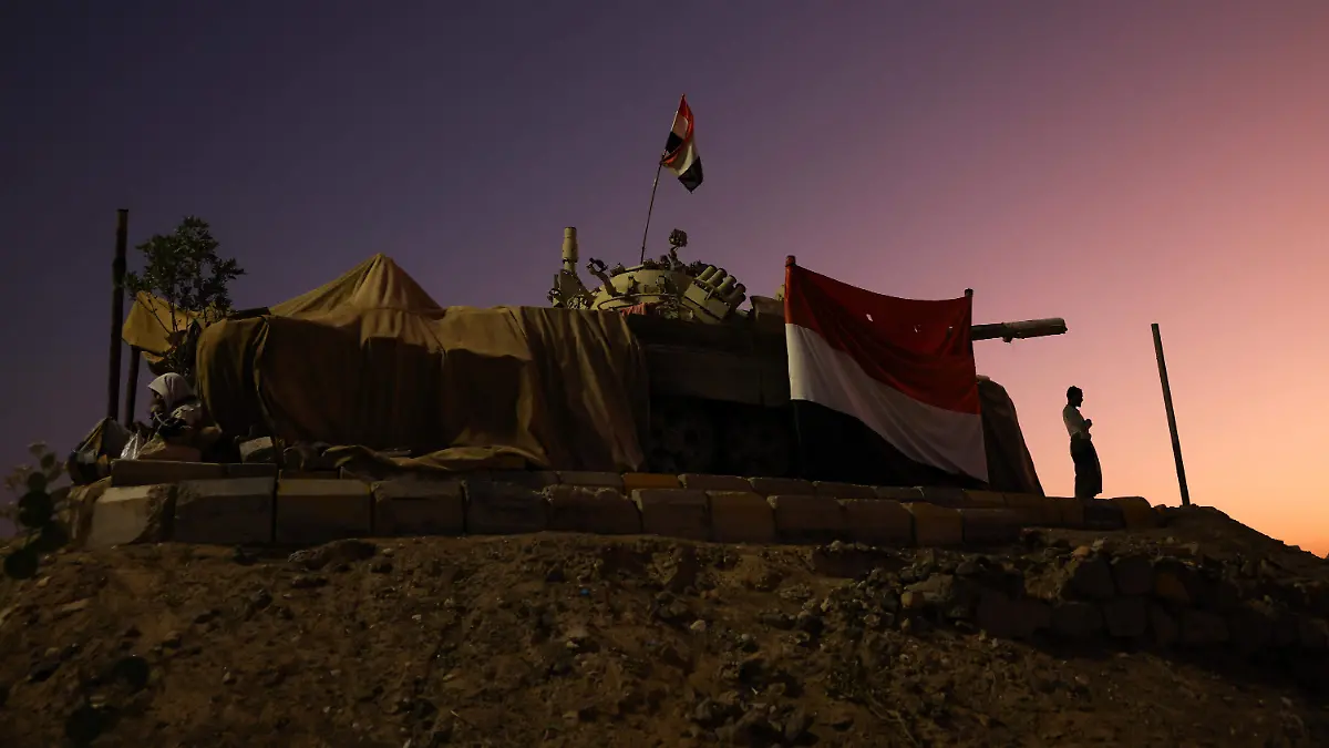 2025-10-15T070716Z_1031352989_RC2EYAAVHWDS_RTRMADP_3_YEMEN-HOUTHIS-POVERTY
