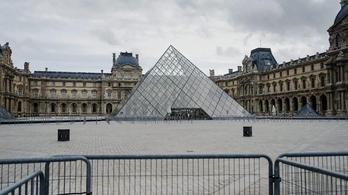 AFP__20251020__79ED46F__v1__HighRes__FranceMuseumInvestigatinTheftClosed