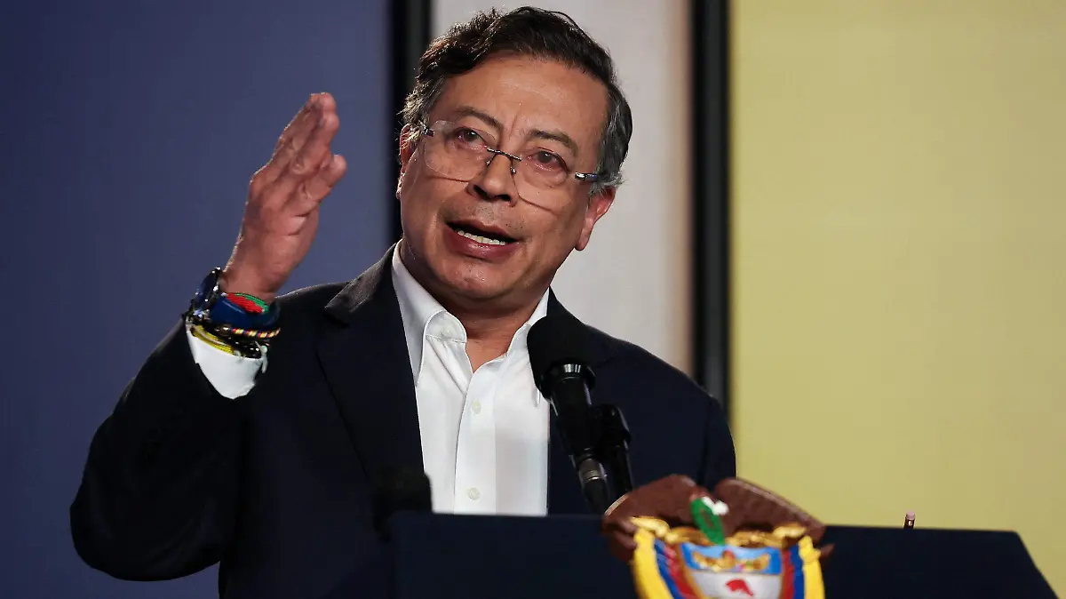 2025-10-23T172811Z_414076785_RC2THHA8NTKS_RTRMADP_3_COLOMBIA-POLITICS