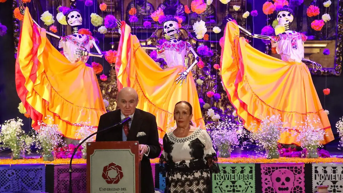 ALTAR DEDICADO A AMALIA HERNANDEZ romina solis (5)