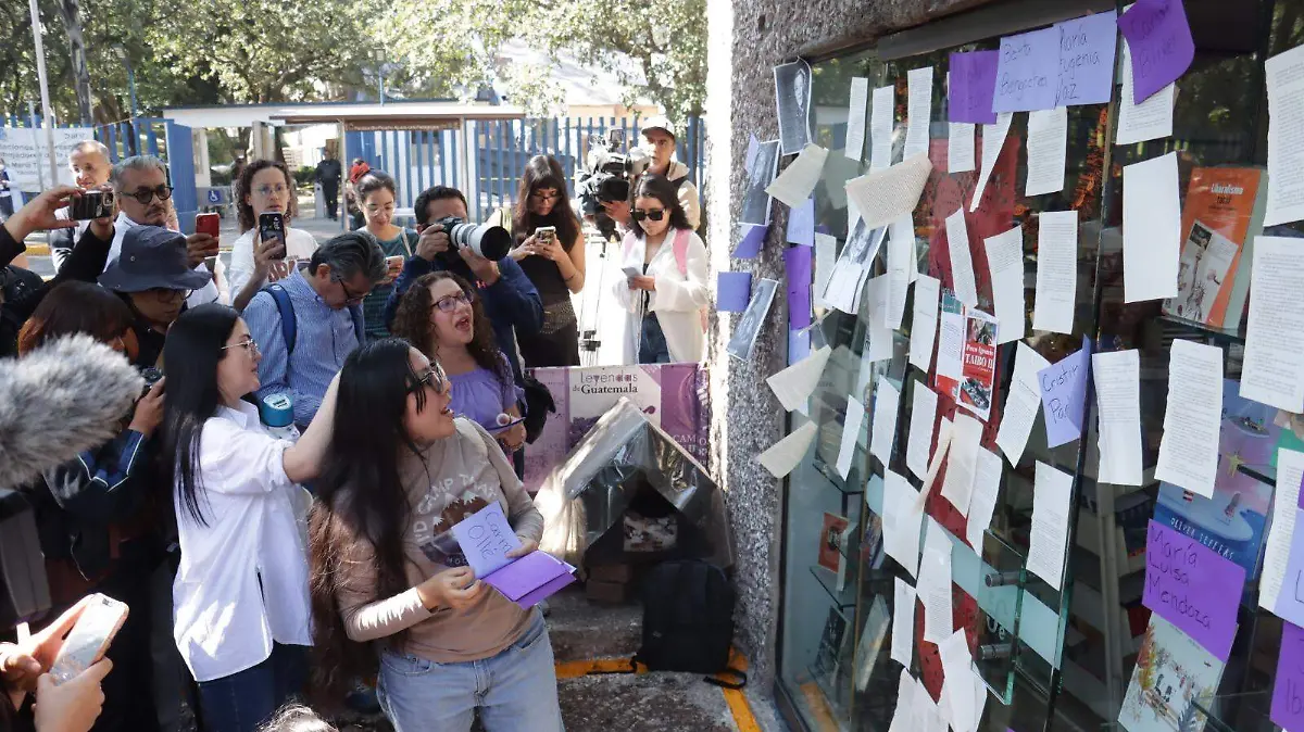 manifestación renuncia Taibo II