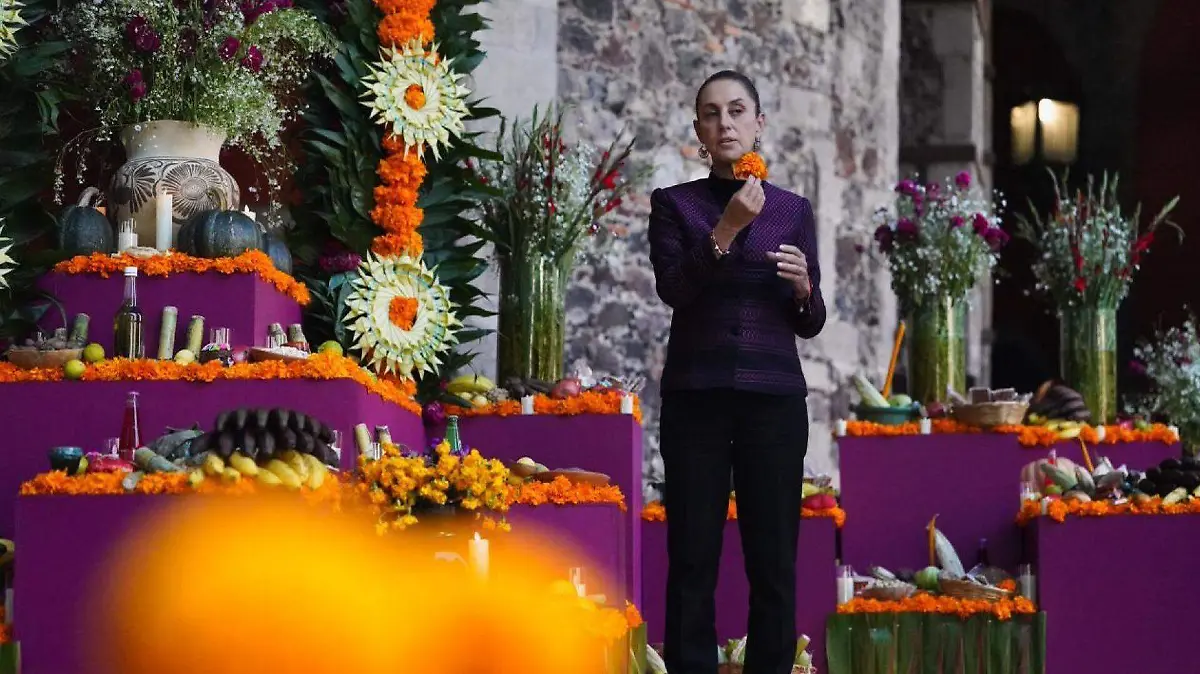 1054834_Sheinbaum Ofrenda Palacio Nacional_web