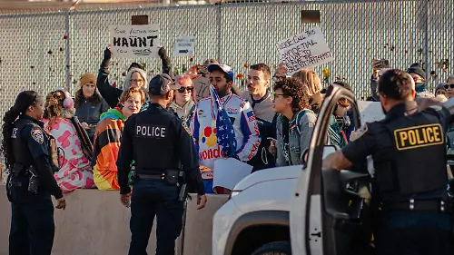 AFP__20251031__2243832351__v1__HighRes__ProtestsContinueOutsideChicagoAreaIceFacilit